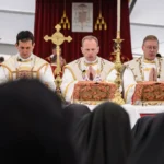 Católicos Tradicionalistas Consagram Bispos em Desafios ao Papa cat-licos-tradicionalistas-consagram-bis