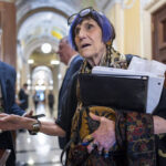 Democratas Católicos Criticam Defesa Bíblica de ICE por Mike Johnson Rosa DeLauro